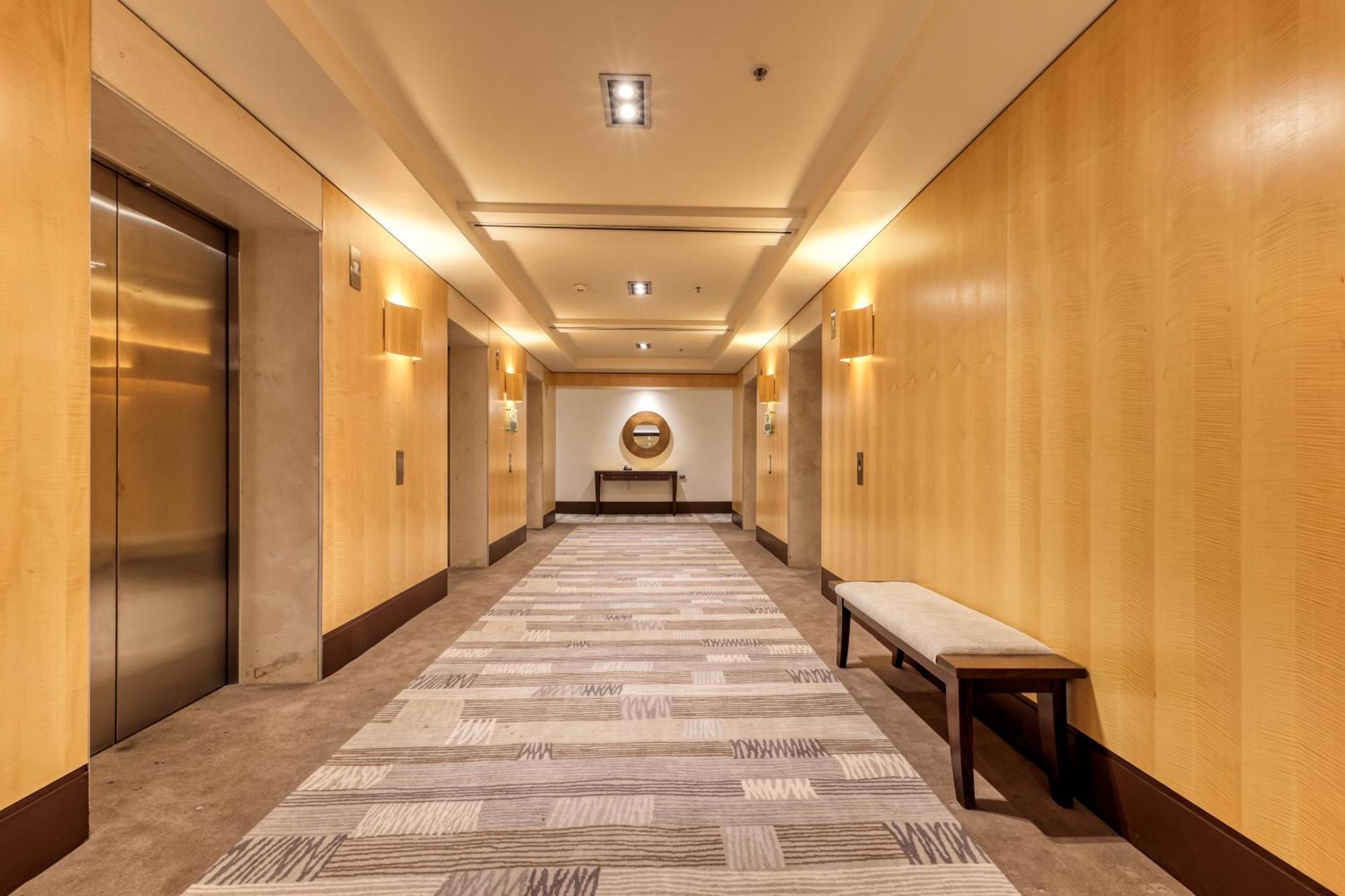 Amora Hotel Jamison Sydney Exterior foto The elevator lobby
