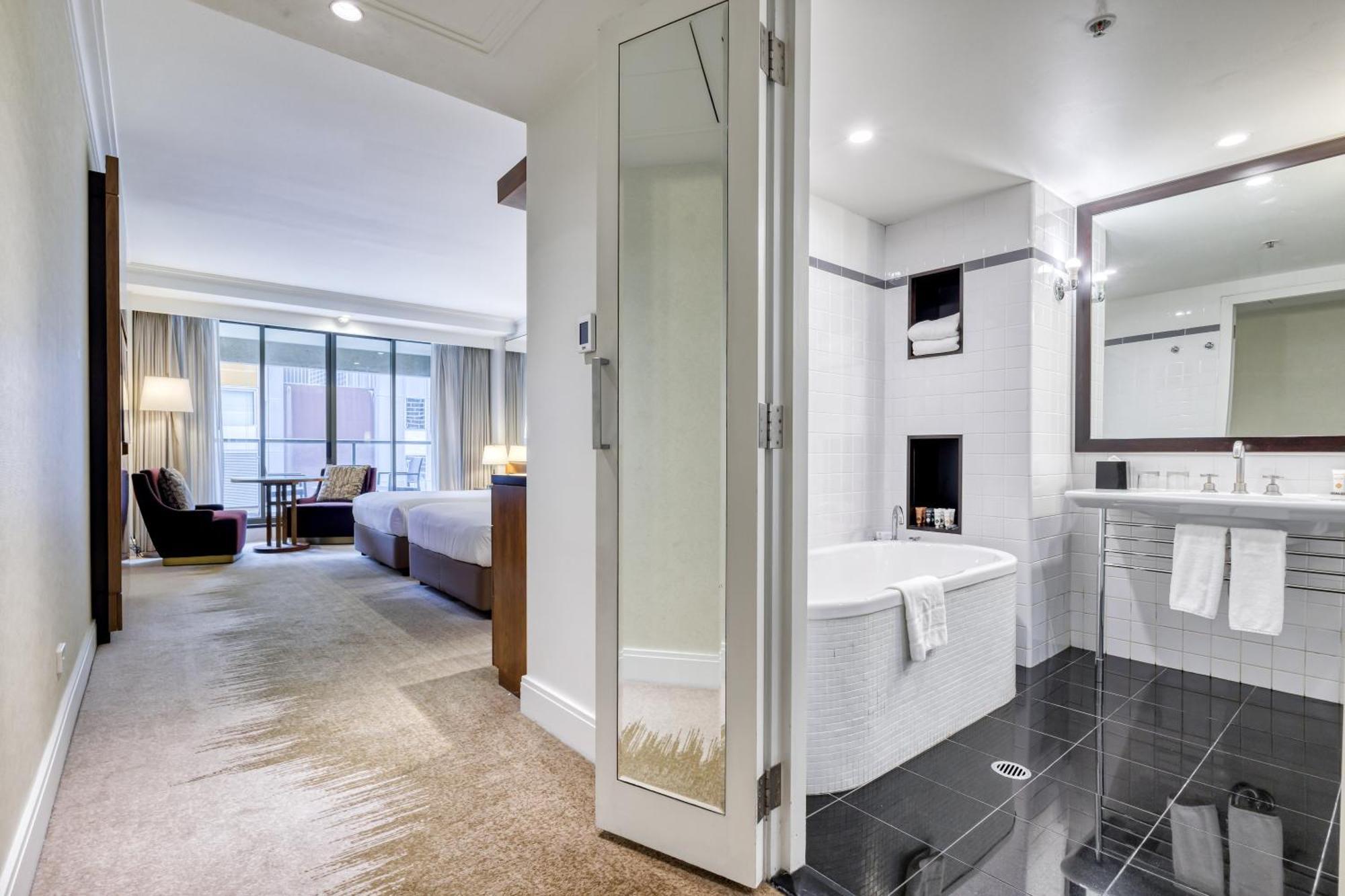 Amora Hotel Jamison Sydney Exterior foto A bathroom at the hotel